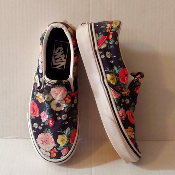 Vans Other - VANS Girls, black with flowers, size 5.5